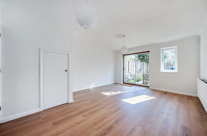 Photo 11- click for photo gallery